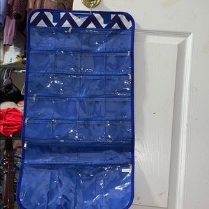 Jewelry hanging holder